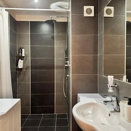 Apartment Center 3br In Old Town, Spacious With Castle Views Bratislava