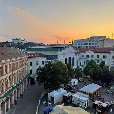 Old Town 3br With Castle Views Bratislava