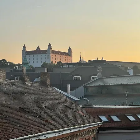 Old Town 3br With Castle Views Bratislava