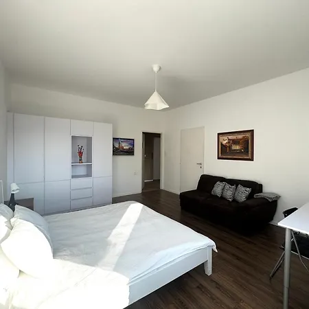 Apartment Center 3br In Old Town, Spacious With Castle Views