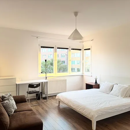 Apartment Center 3br In Old Town, Spacious With Castle Views *