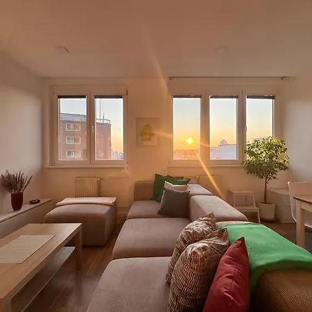 Center 3br In Old Town, Spacious With Castle Views Apartment *