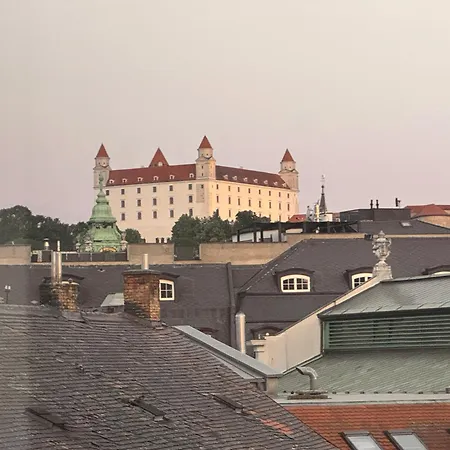 Center 3br In Old Town, Spacious With Castle Views Apartment