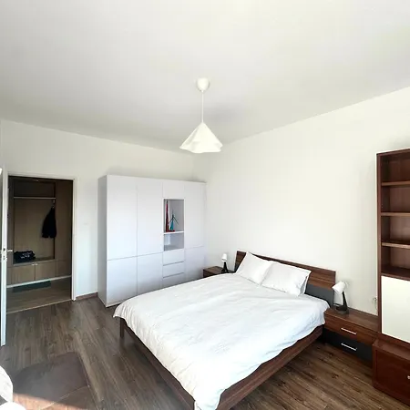 Apartment Center 3br In Old Town, Spacious With Castle Views Pressburg