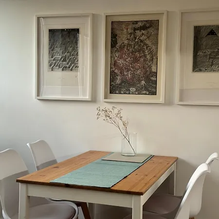 Center 3br In Old Town, Spacious With Castle Views