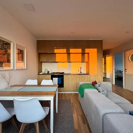 Center 3br In Old Town, Spacious With Castle Views