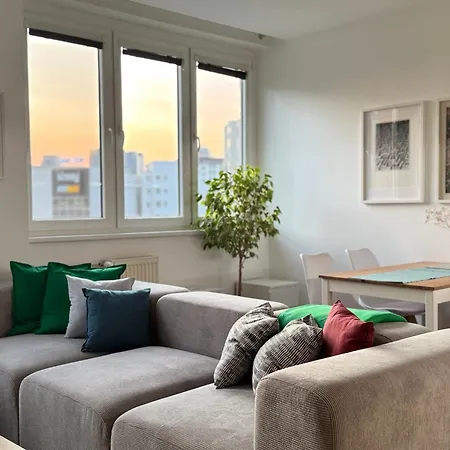 Old Town 3br With Castle Views Братислава